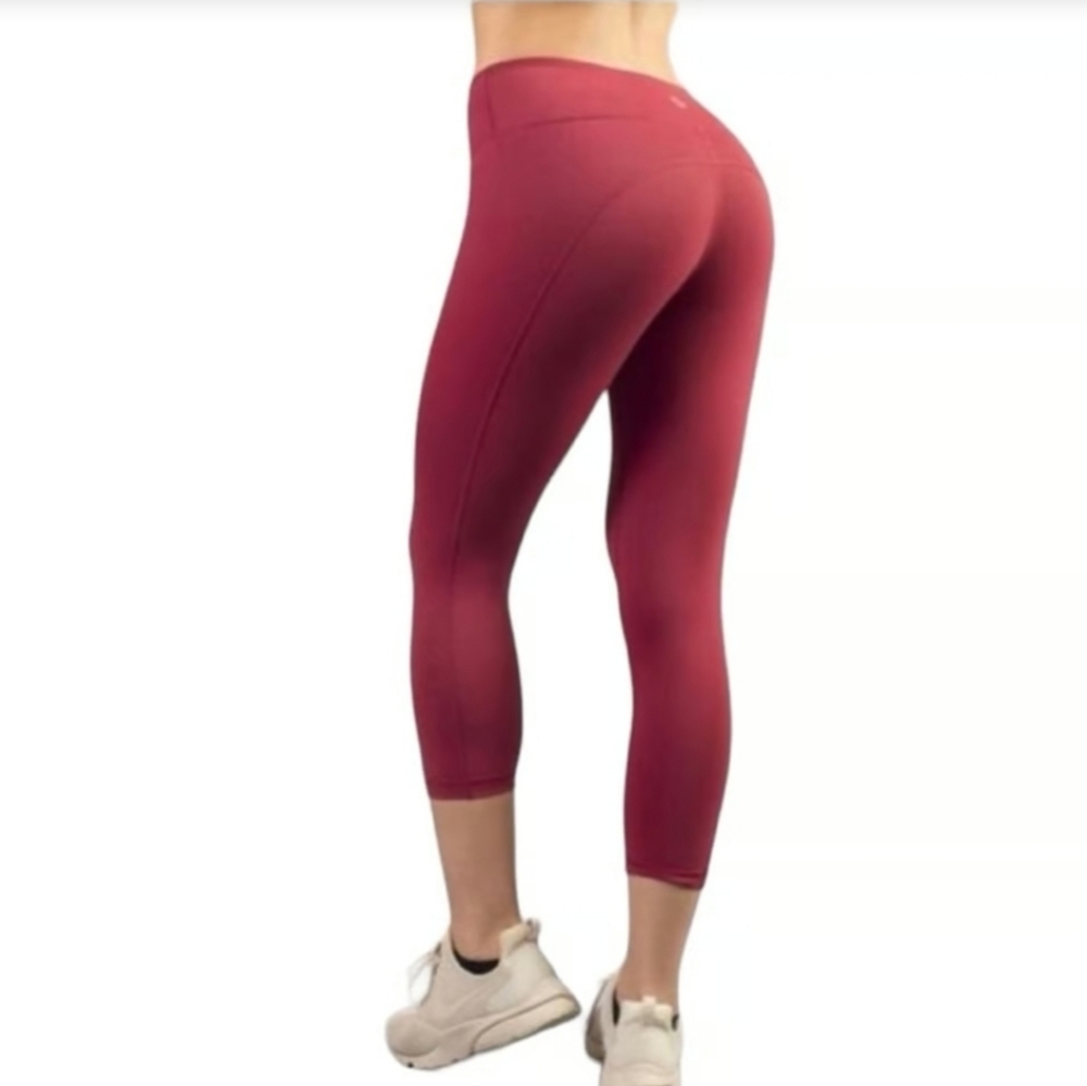 BuffBunny Red Cropped Workout Leggings | Size Medium